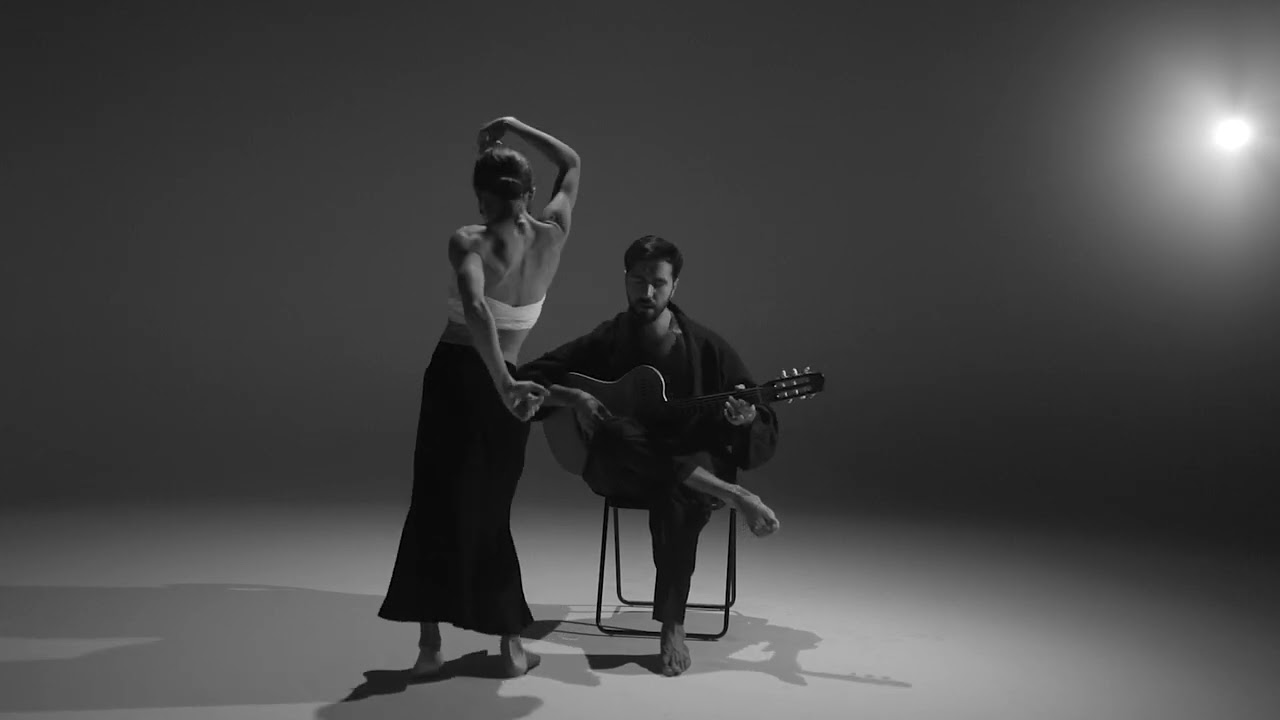 Chingiz Mustafayev - Ay Qız (Rəsmi Video) Mp3 Yüklə