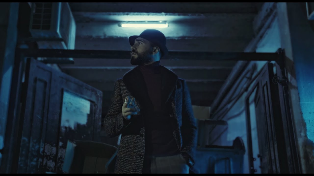 Chingiz Mustafayev - Tenha gezen ( Official clip ) Mp3 Yüklə