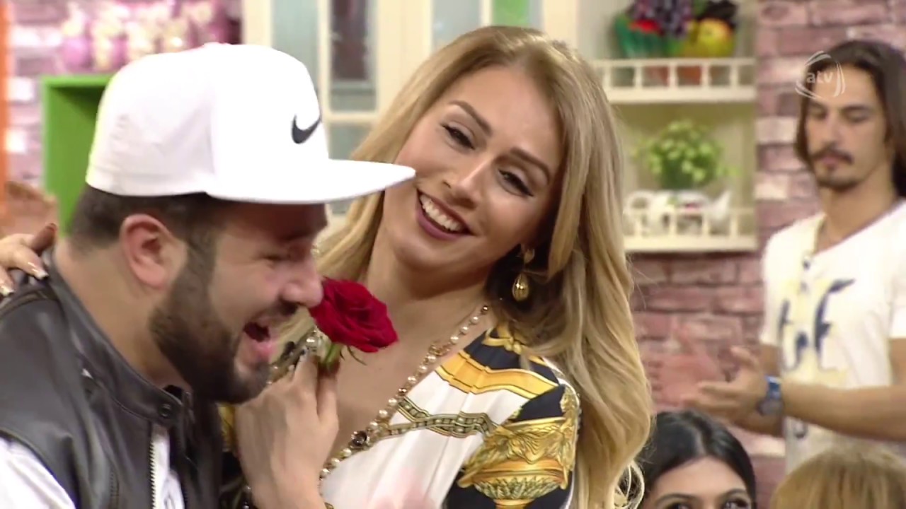 Roza Zərgərli - Qırmızı güllər (Zaurla GÜNAYDIN) Mp3 Yüklə